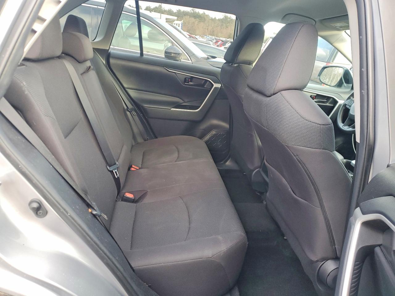 2021 TOYOTA RAV4 LE photo 11