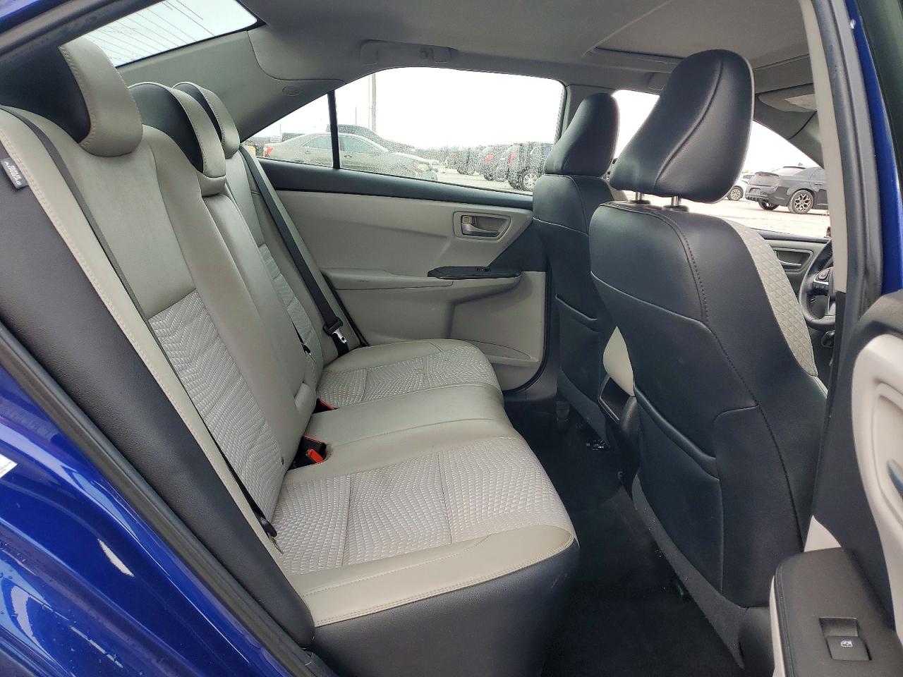 2015 TOYOTA CAMRY LE photo 10