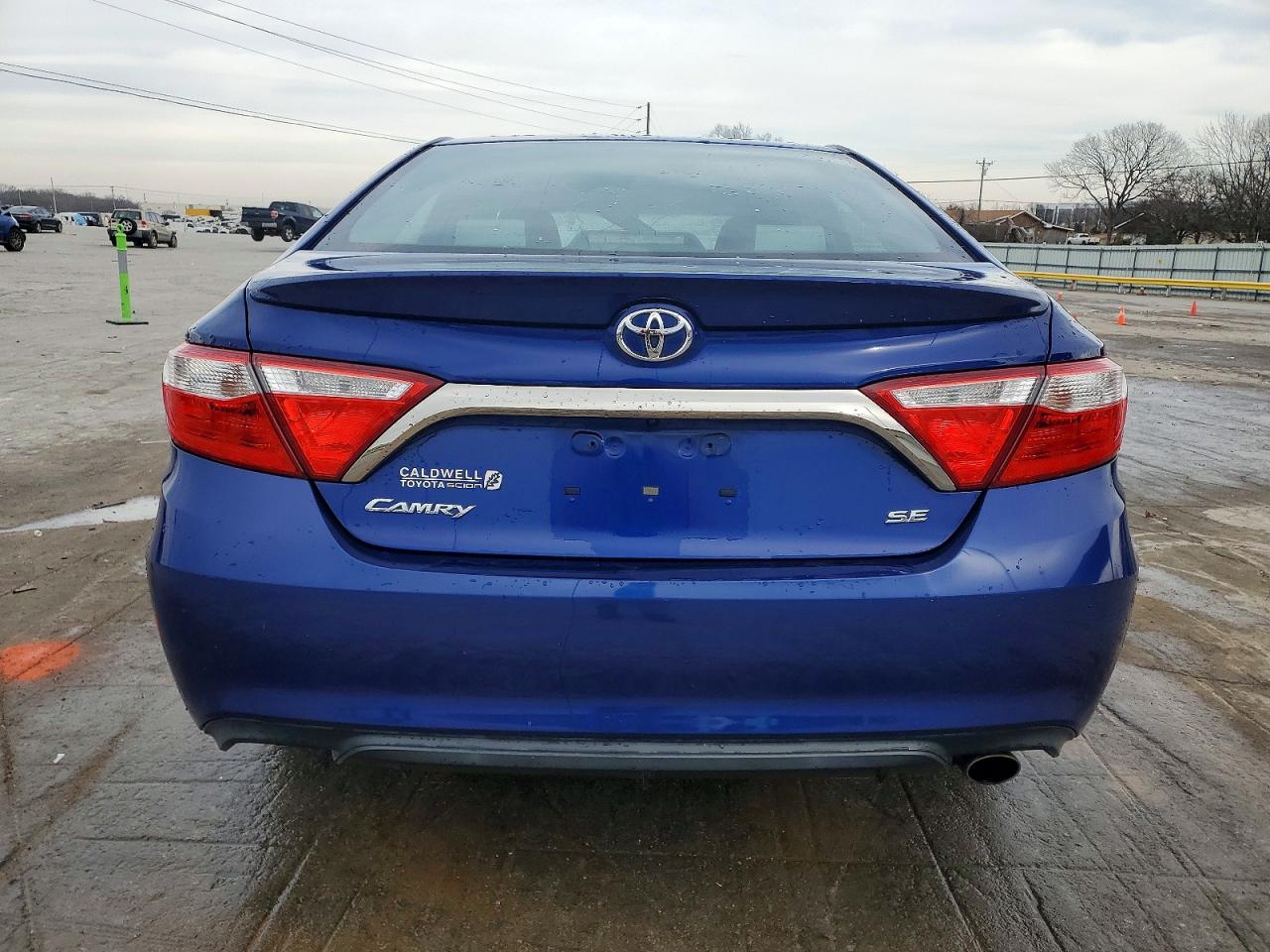 2015 TOYOTA CAMRY LE photo 6