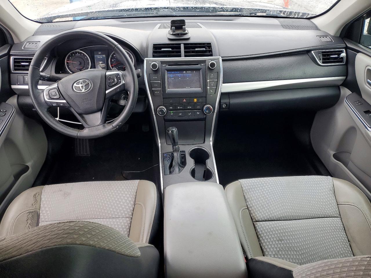 2015 TOYOTA CAMRY LE photo 8