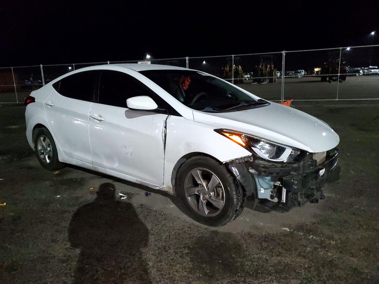 2015 HYUNDAI ELANTRA SE photo 4