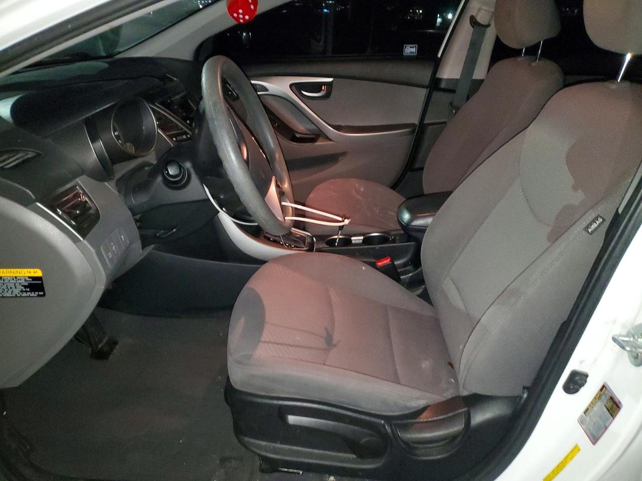 2015 HYUNDAI ELANTRA SE photo 7