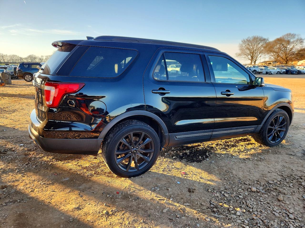 2017 FORD EXPLORER XLT photo 7