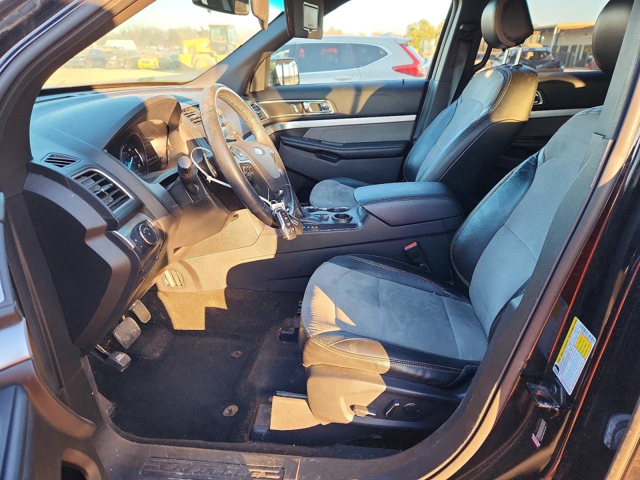 2017 FORD EXPLORER XLT photo 19