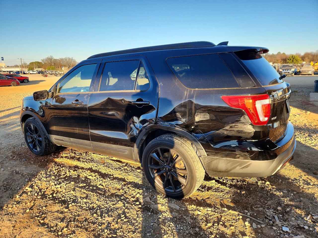 2017 FORD EXPLORER XLT photo 4
