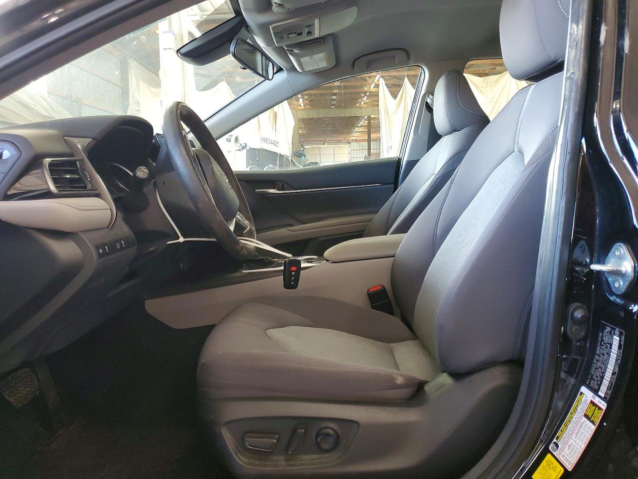 2022 TOYOTA CAMRY LE photo 19