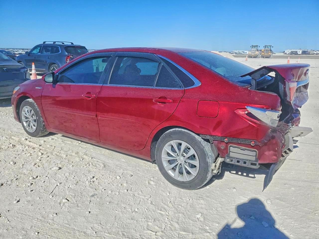 2016 TOYOTA CAMRY HYBRID photo 2