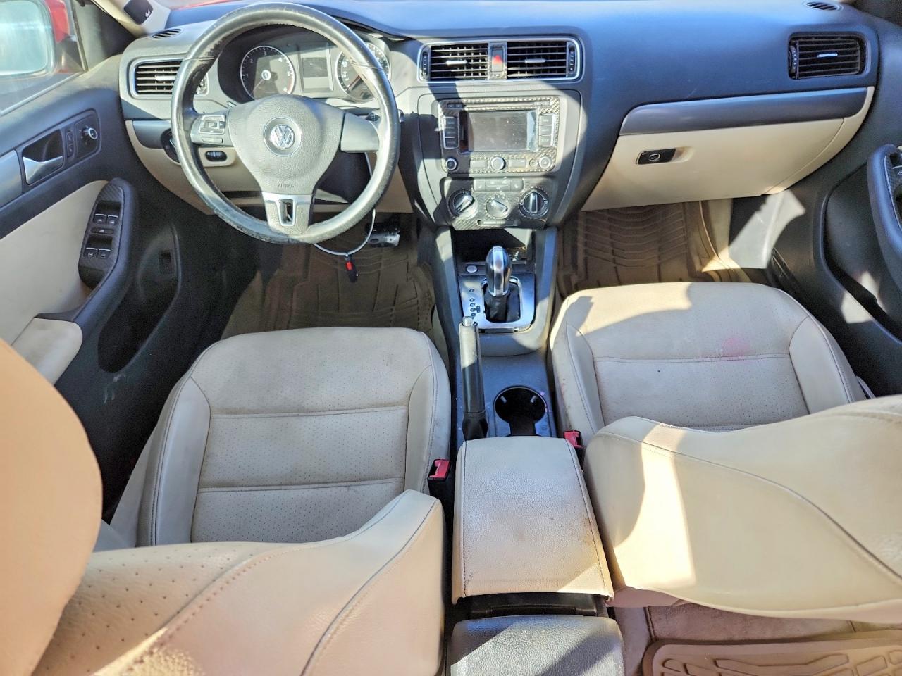 2013 VOLKSWAGEN JETTA TDI photo 8