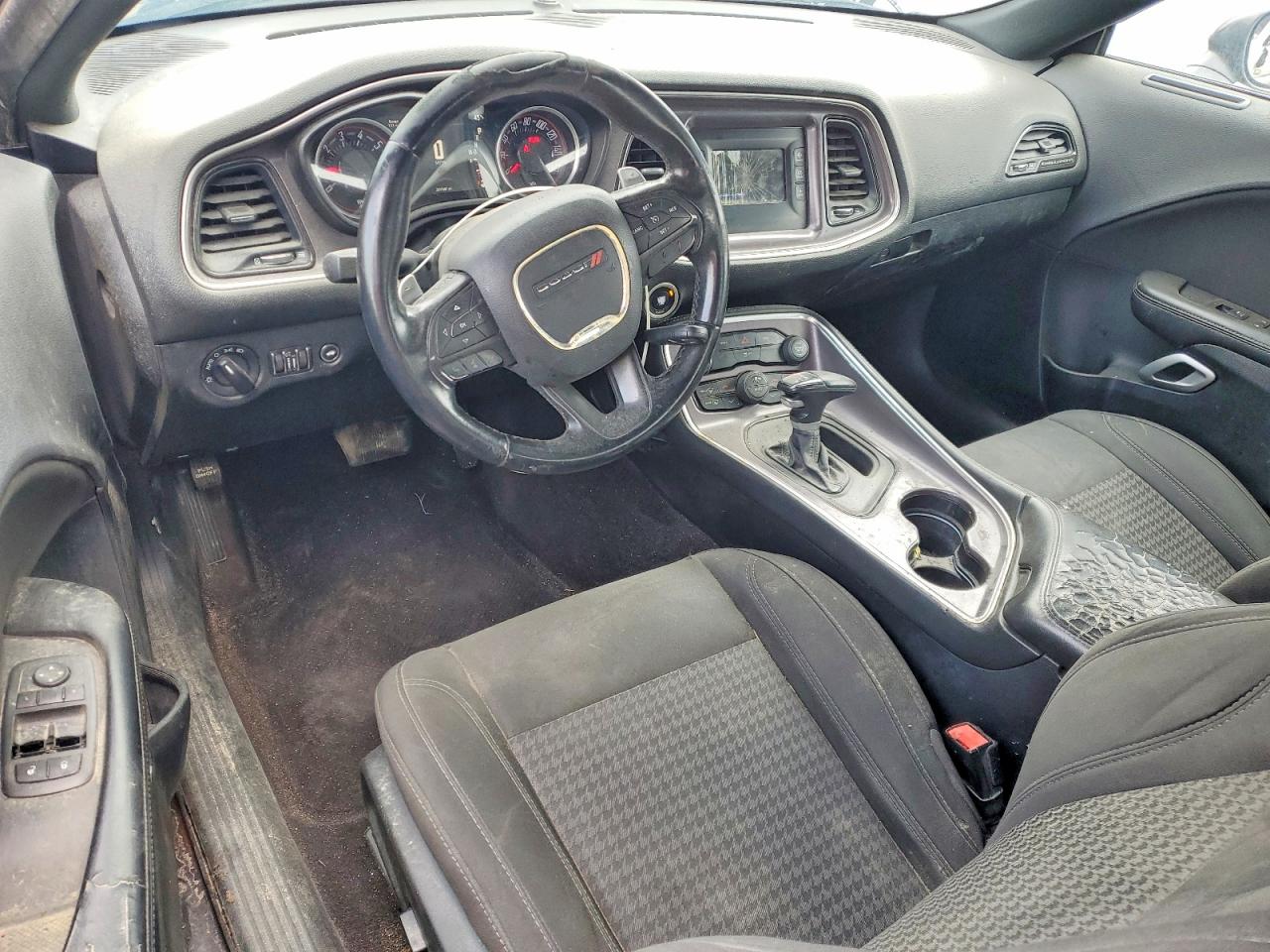 2016 DODGE CHALLENGER SXT photo 8