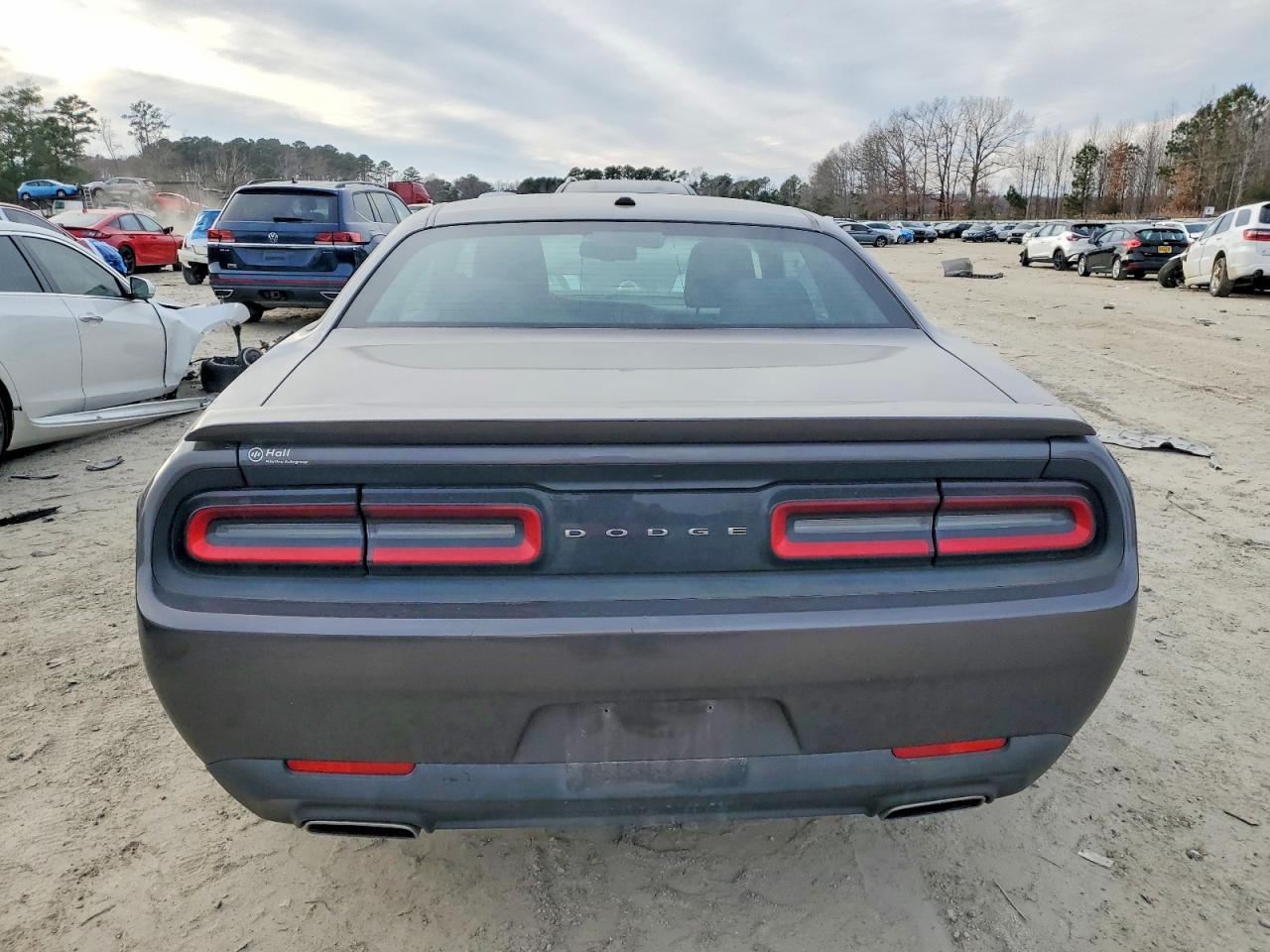 2016 DODGE CHALLENGER SXT photo 6
