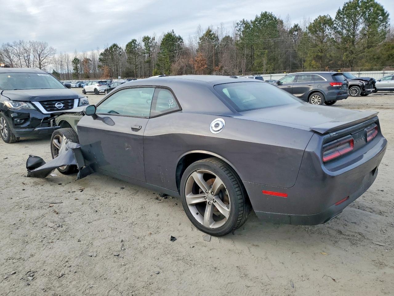 2016 DODGE CHALLENGER SXT photo 2