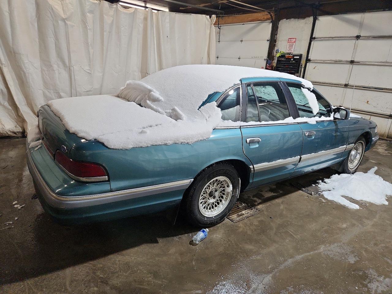 1993 FORD CROWN VICTORIA LX photo 3