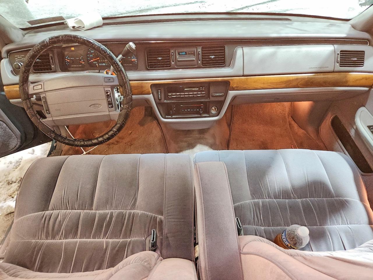 1993 FORD CROWN VICTORIA LX photo 8