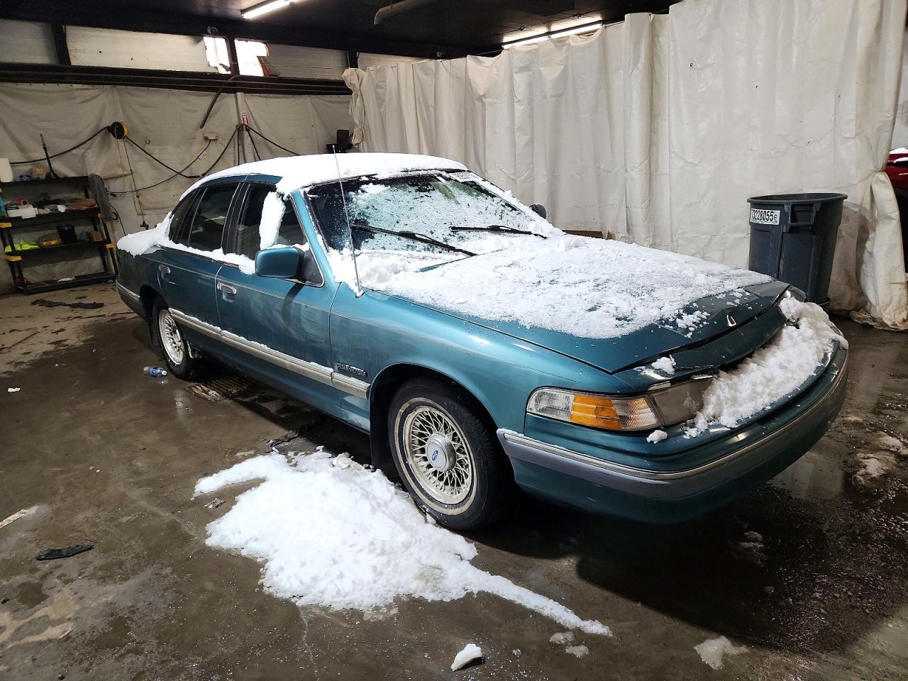 1993 FORD CROWN VICTORIA LX photo 4