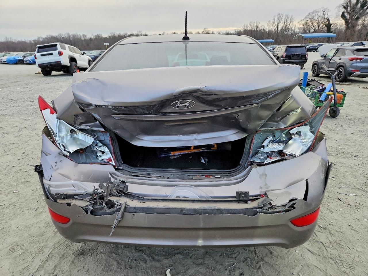 2017 HYUNDAI ACCENT SE photo 6