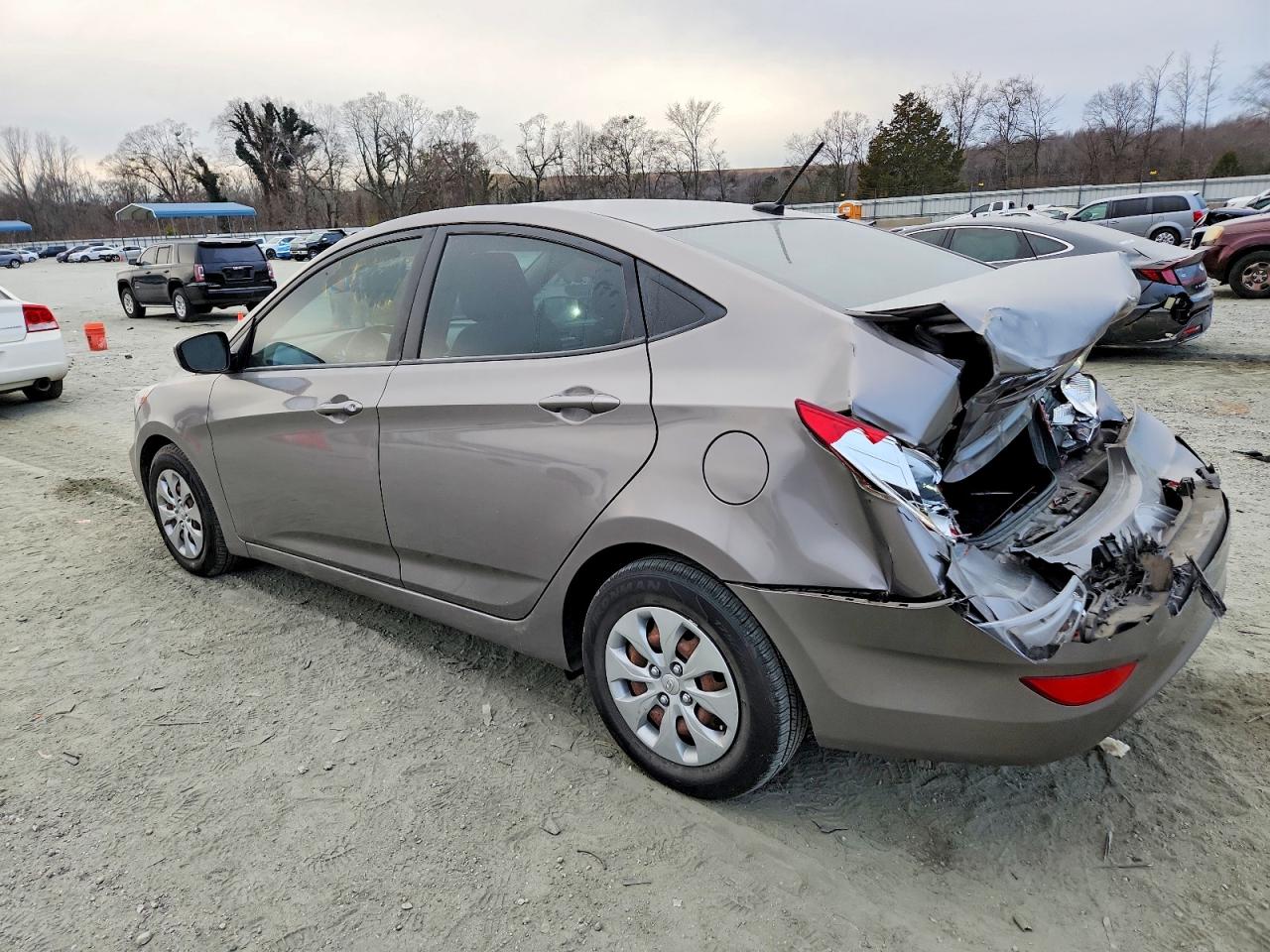 2017 HYUNDAI ACCENT SE photo 2