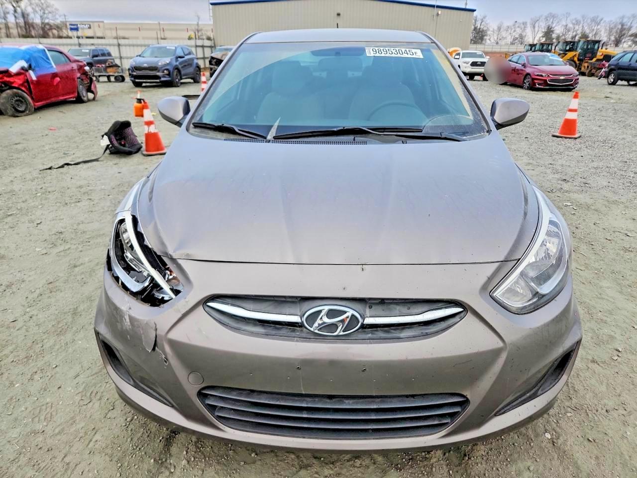 2017 HYUNDAI ACCENT SE photo 5