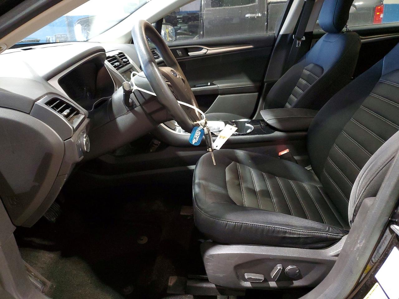 2014 FORD FUSION SE photo 19
