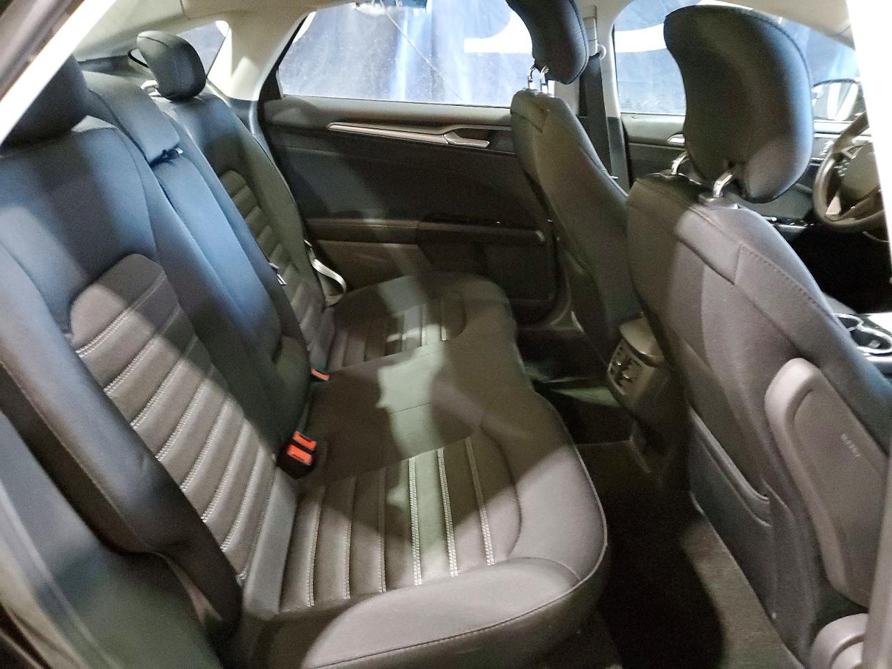 2014 FORD FUSION SE photo 28