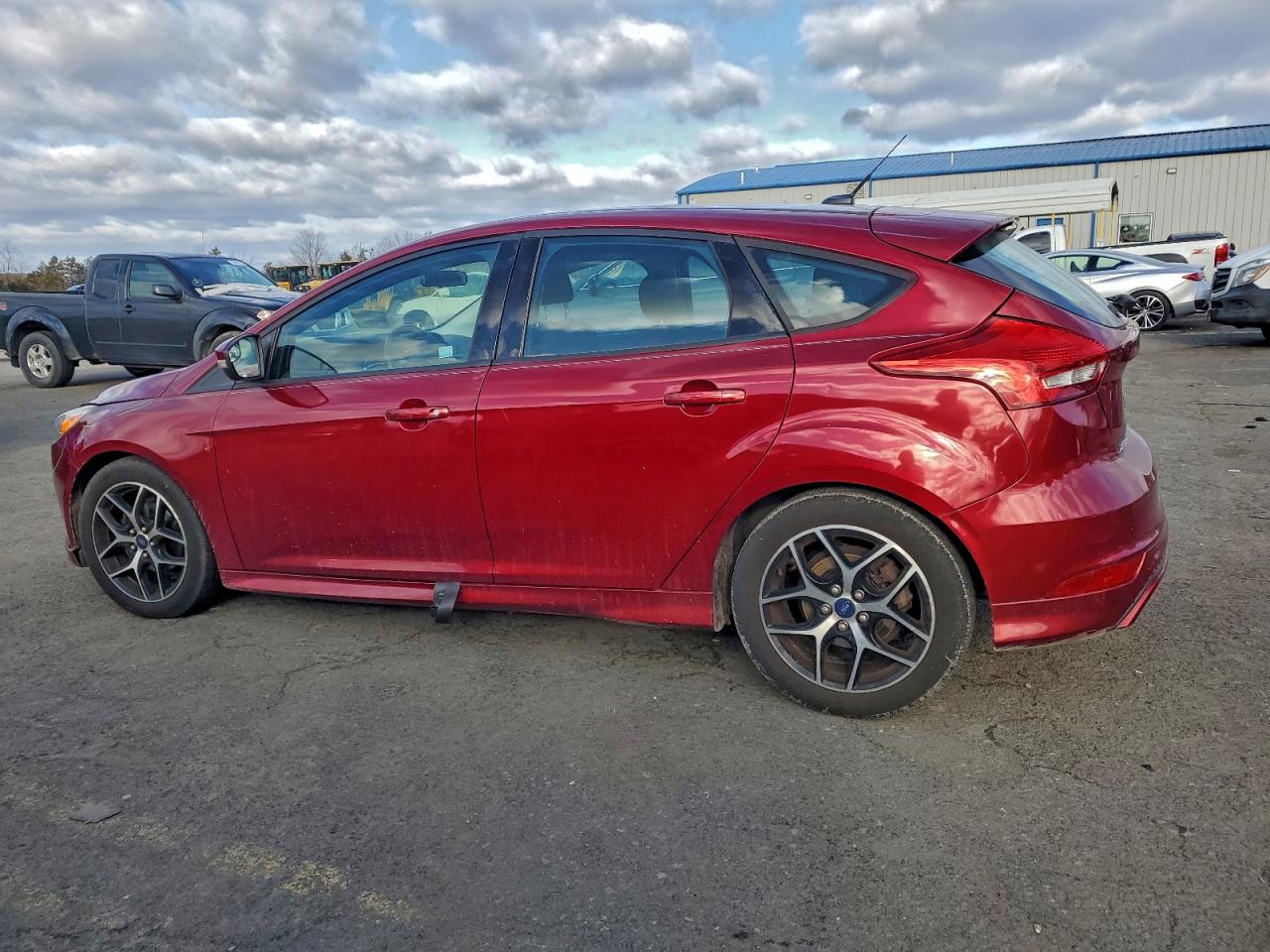 2015 FORD FOCUS SE photo 2