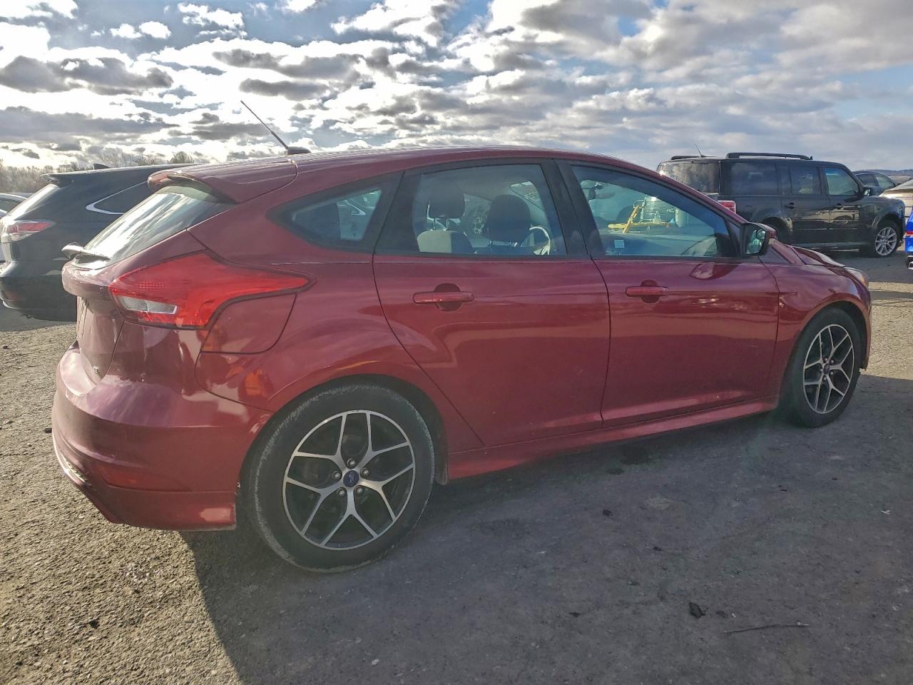 2015 FORD FOCUS SE photo 3