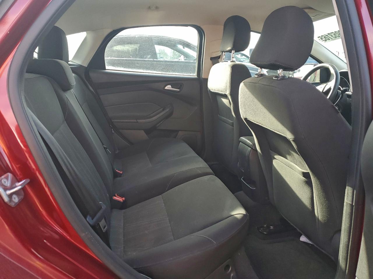 2015 FORD FOCUS SE photo 10