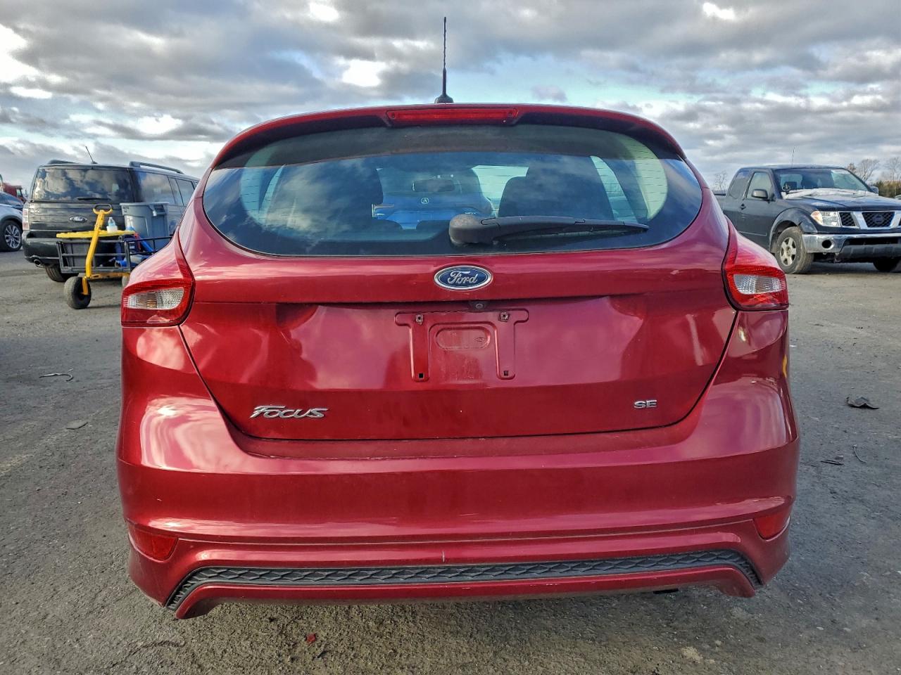 2015 FORD FOCUS SE photo 6