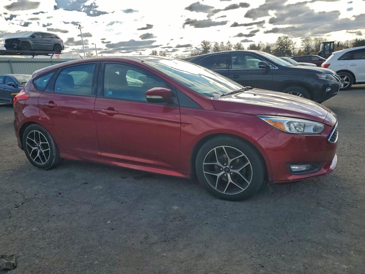 2015 FORD FOCUS SE photo 4