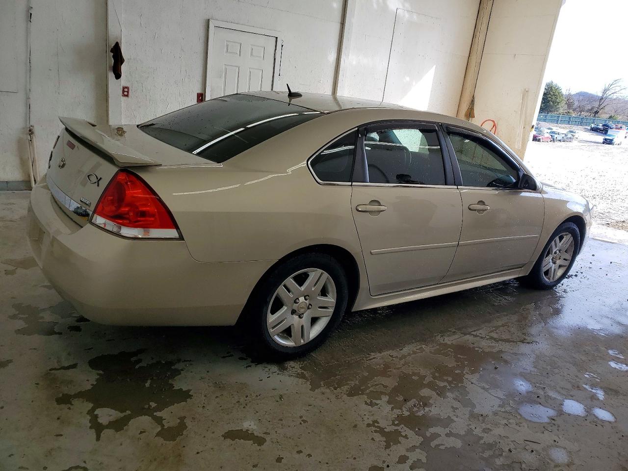 2011 CHEVROLET IMPALA LT photo 3