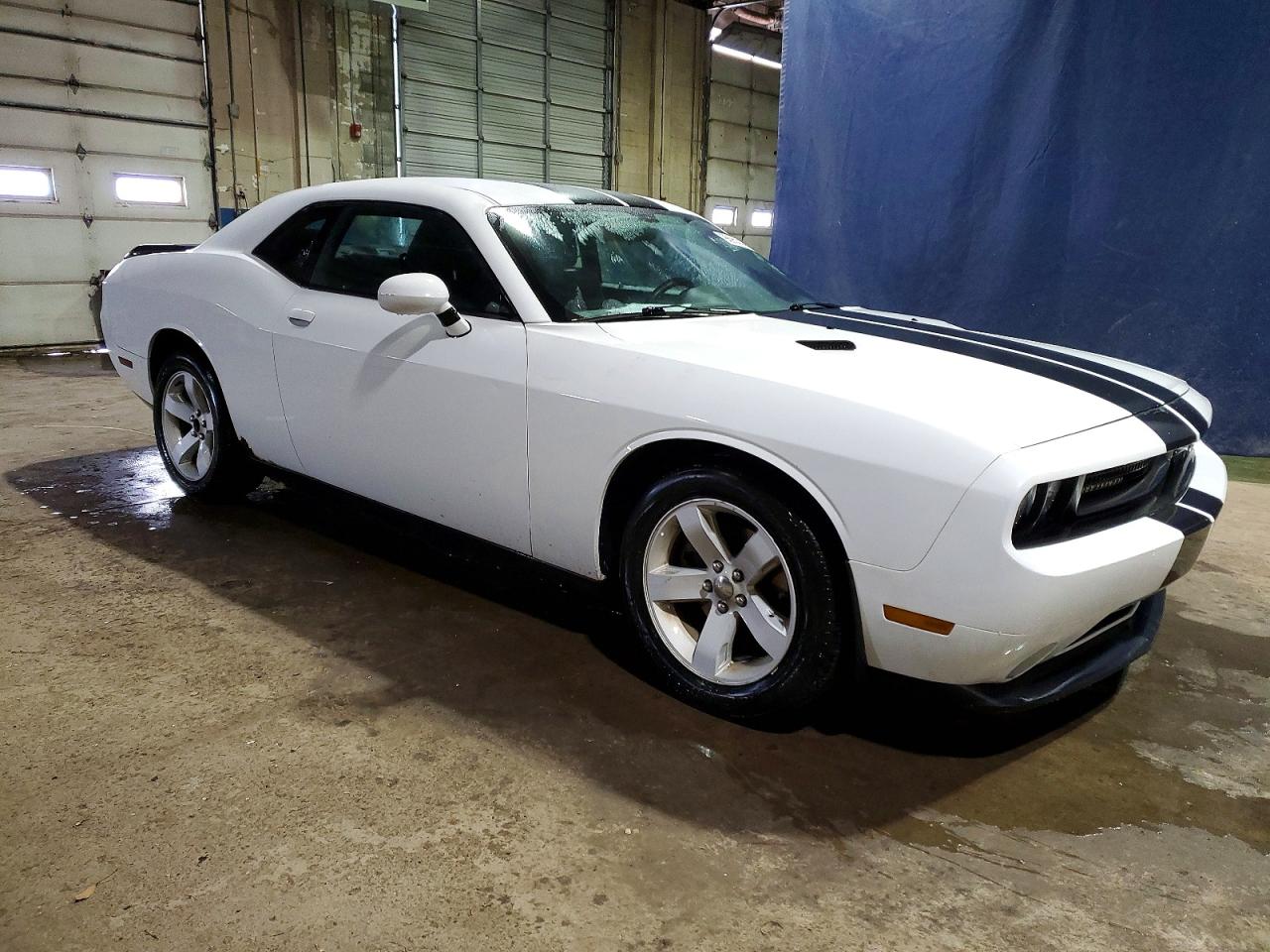 2013 DODGE CHALLENGER SXT photo 4