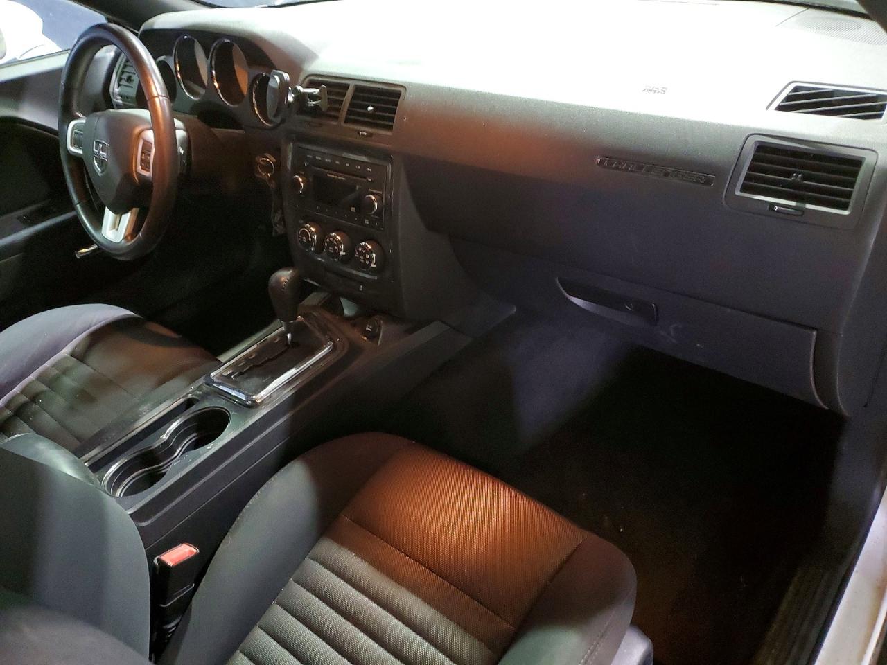 2013 DODGE CHALLENGER SXT photo 8