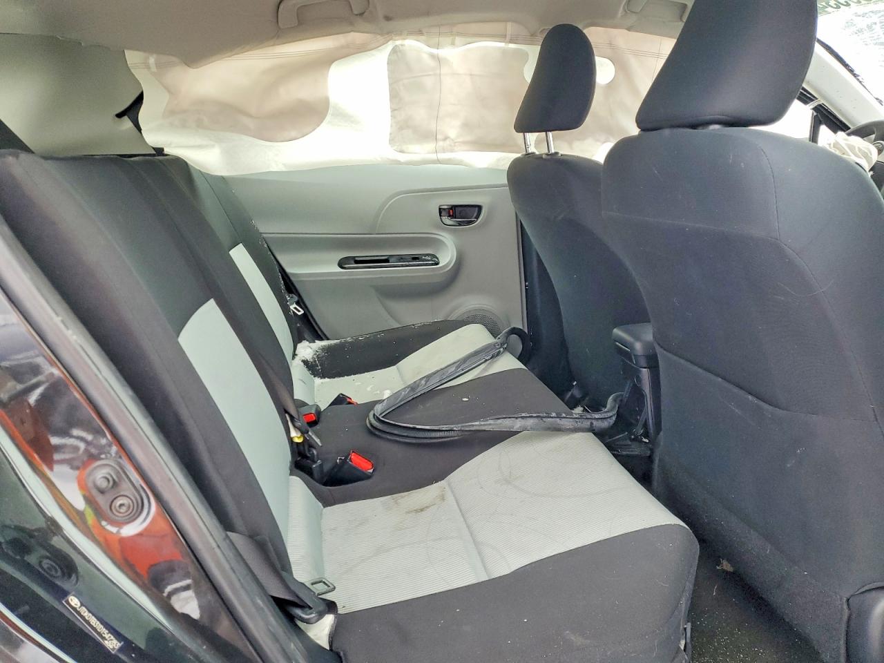 2013 TOYOTA PRIUS C photo 28
