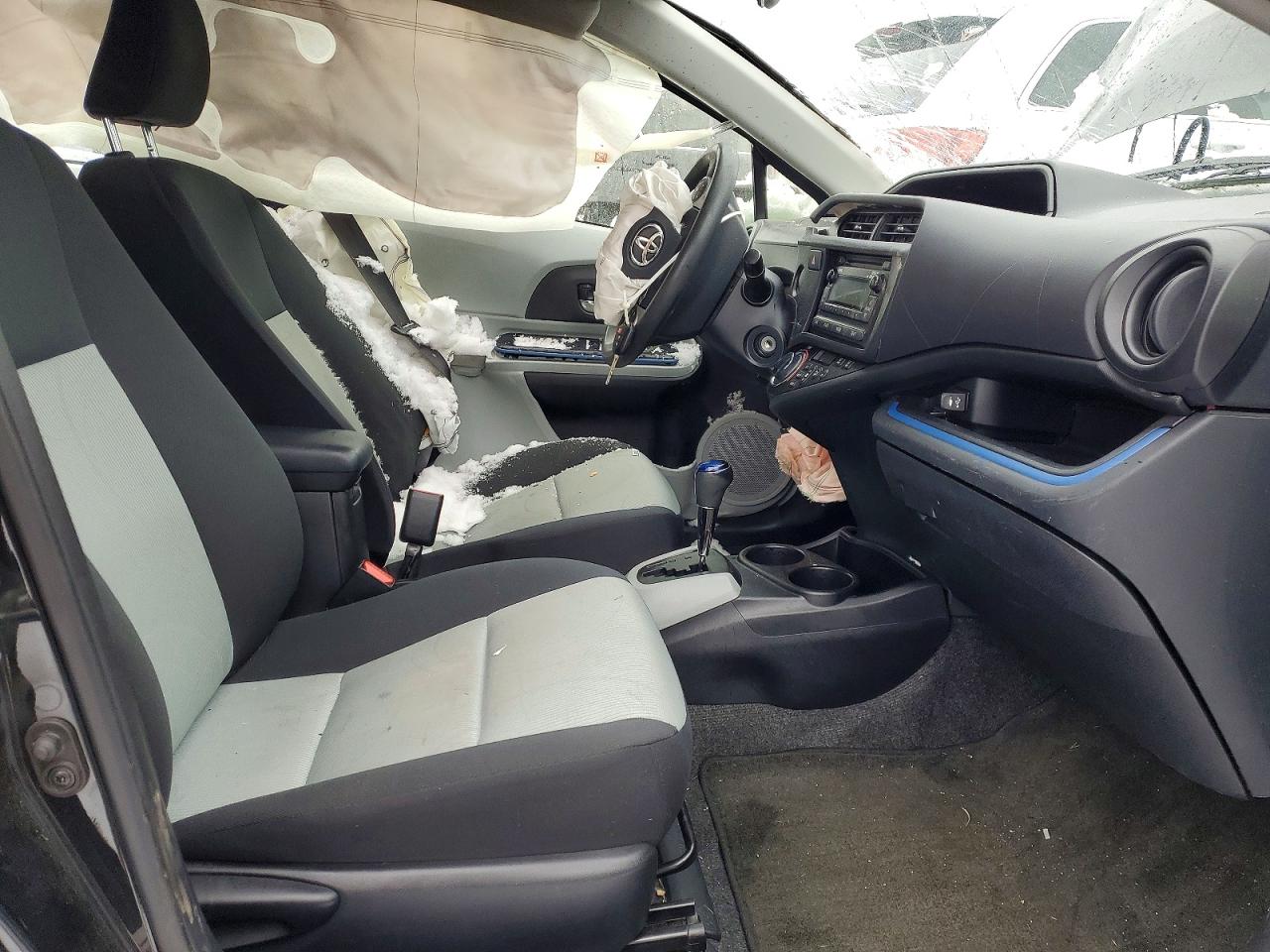 2013 TOYOTA PRIUS C photo 19
