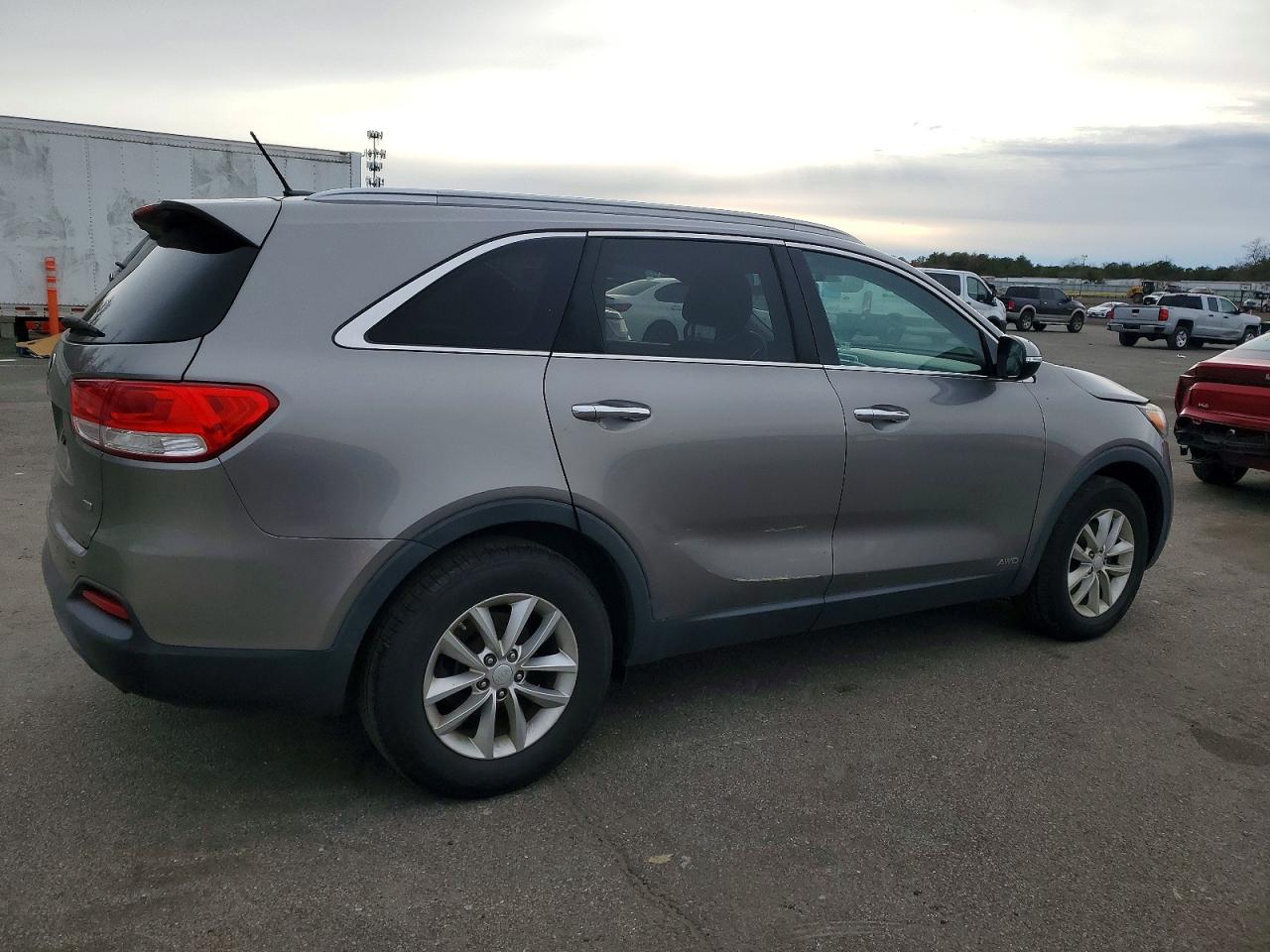 2016 KIA SORENTO LX photo 3