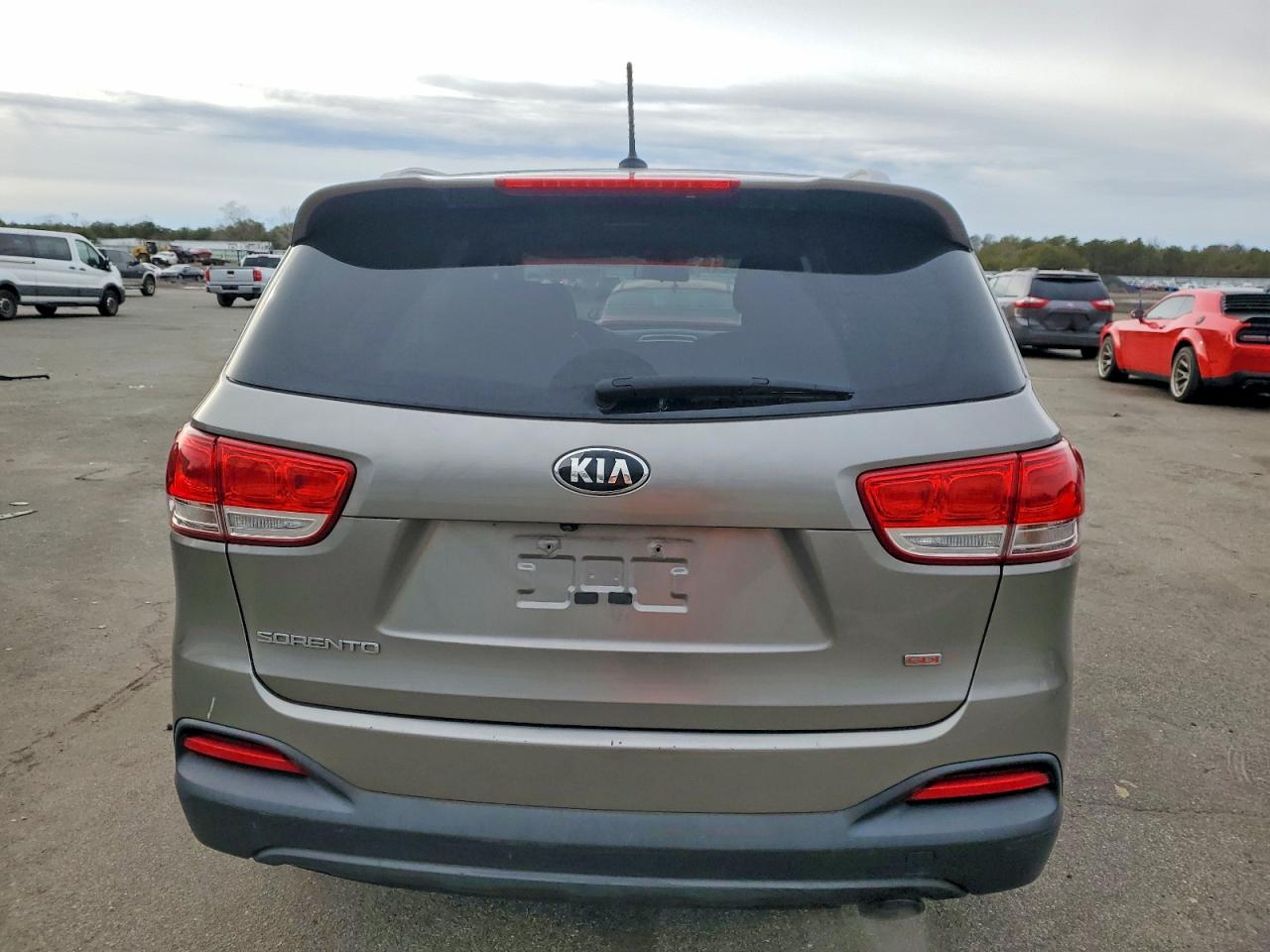 2016 KIA SORENTO LX photo 6