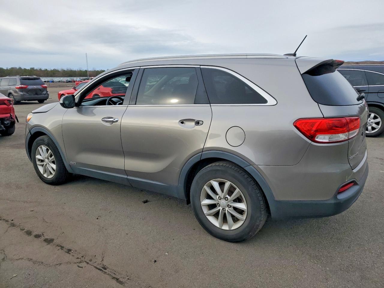 2016 KIA SORENTO LX photo 2