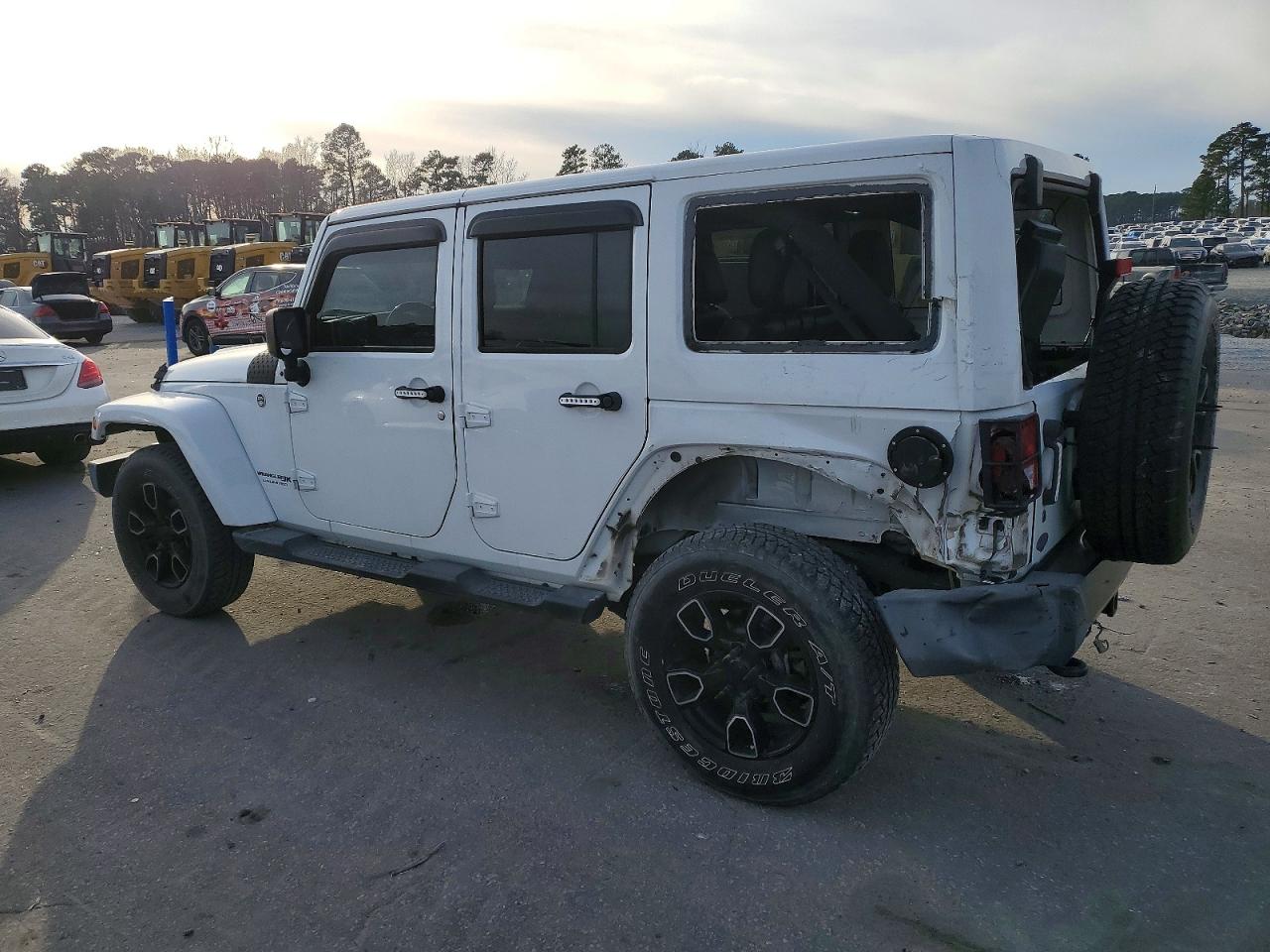 2018 JEEP WRANGLER UNLIMITED SAHARA photo 2