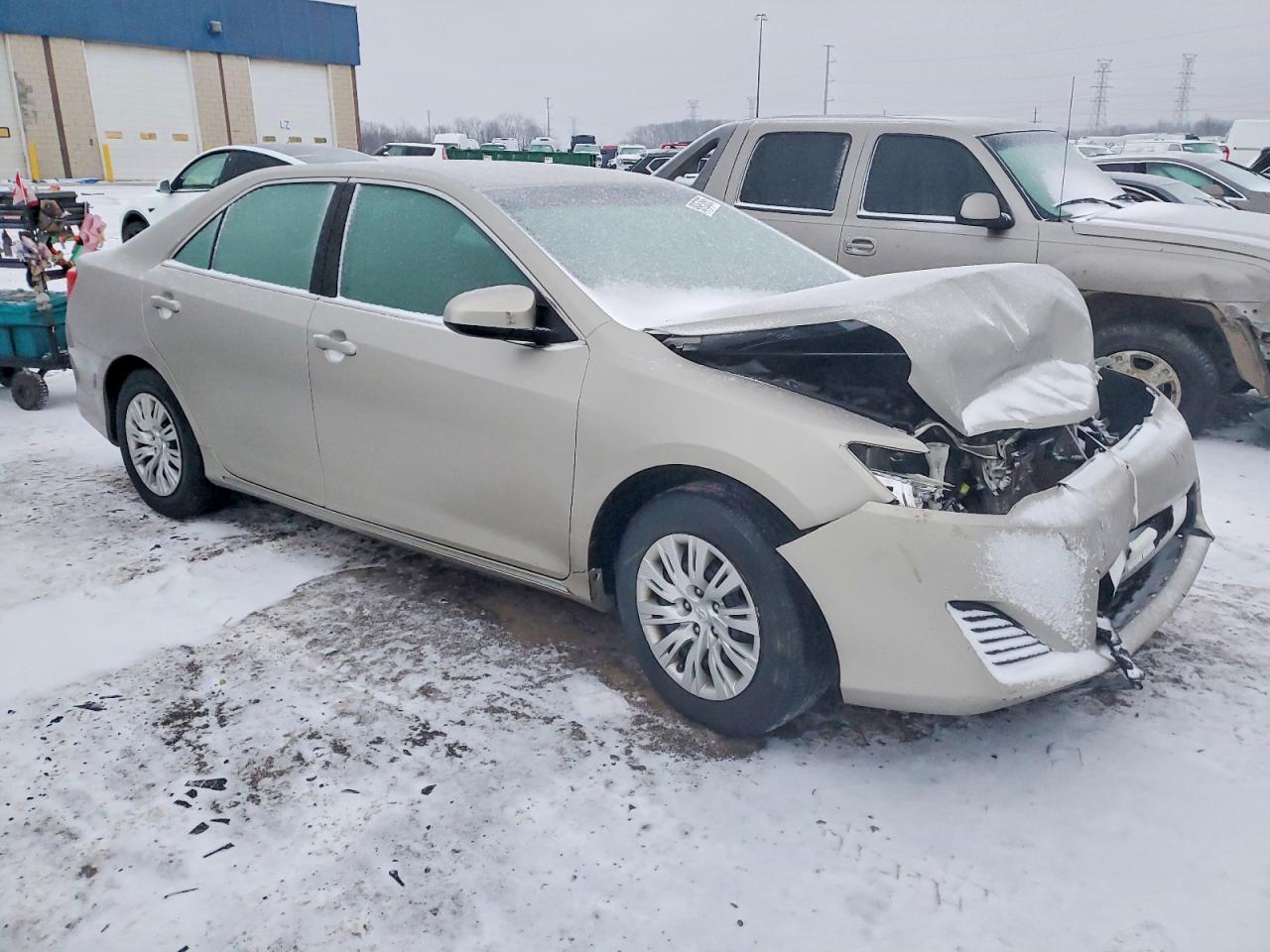 2013 TOYOTA CAMRY L photo 4