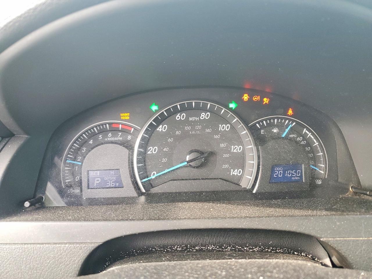 2013 TOYOTA CAMRY L photo 9