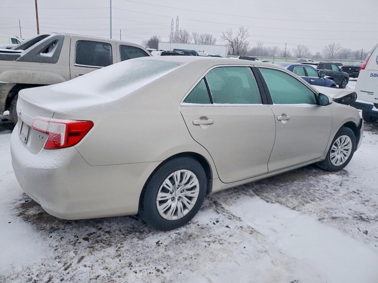 2013 TOYOTA CAMRY L photo 3