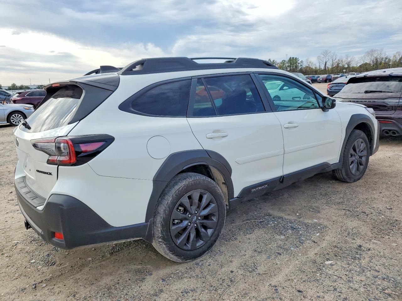 2025 SUBARU OUTBACK ONYX EDITION photo 3