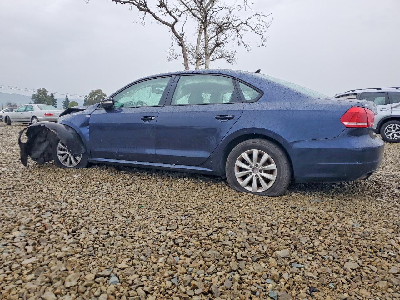 2014 VOLKSWAGEN PASSAT S photo 2
