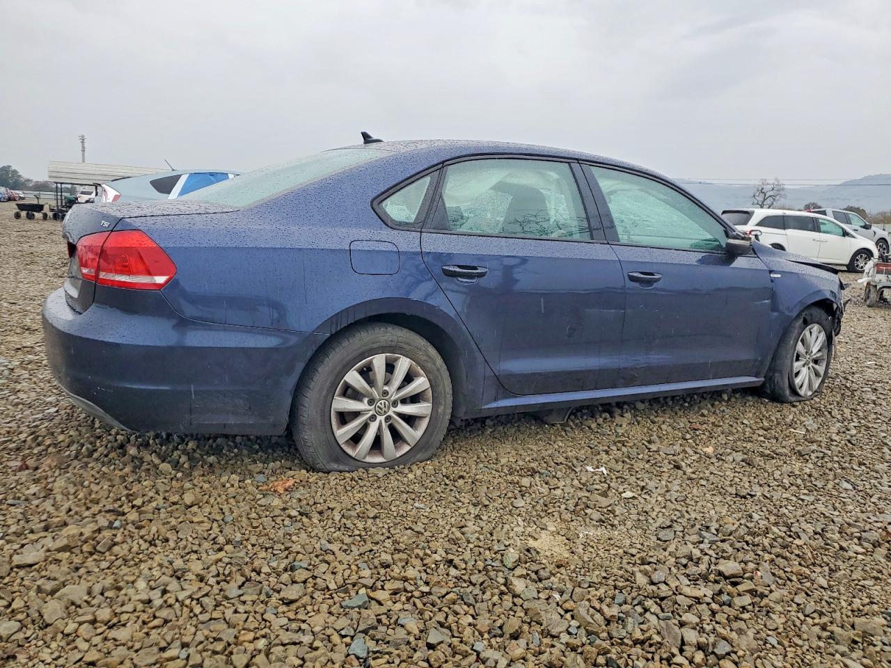 2014 VOLKSWAGEN PASSAT S photo 3
