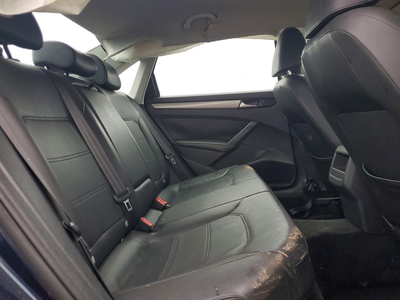 2014 VOLKSWAGEN PASSAT S photo 10