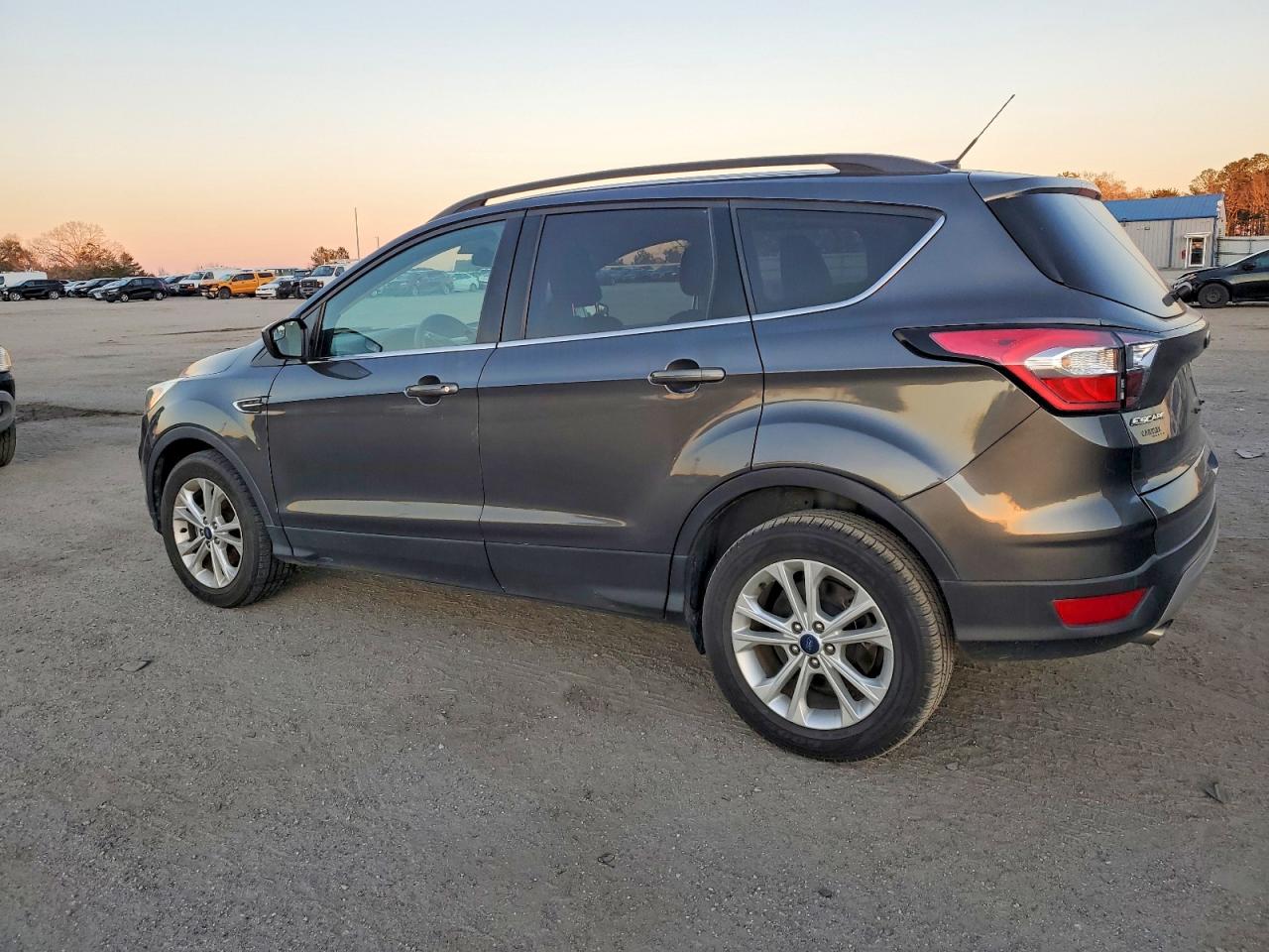 2018 FORD ESCAPE SE photo 2