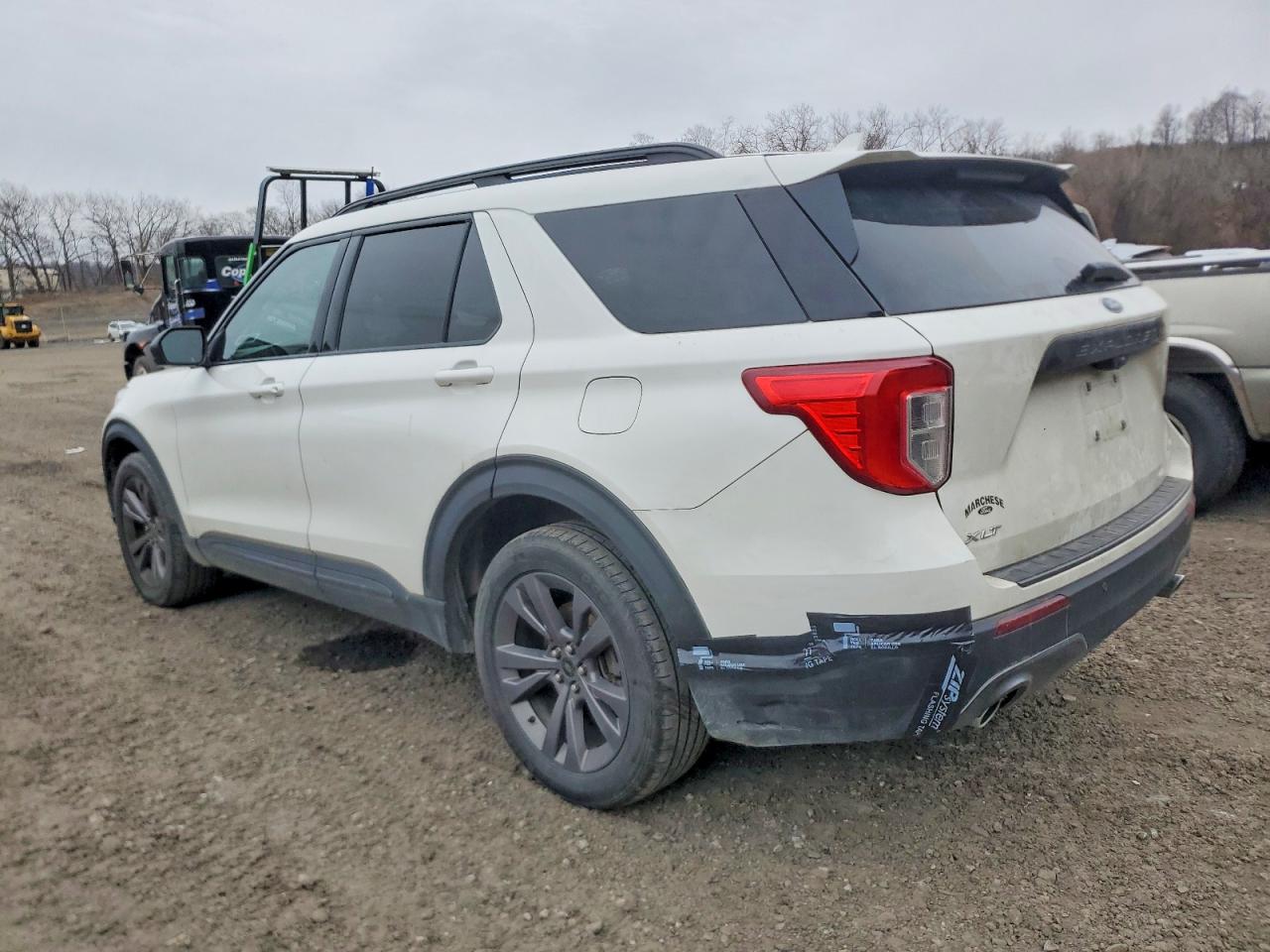 2021 FORD EXPLORER XLT photo 2