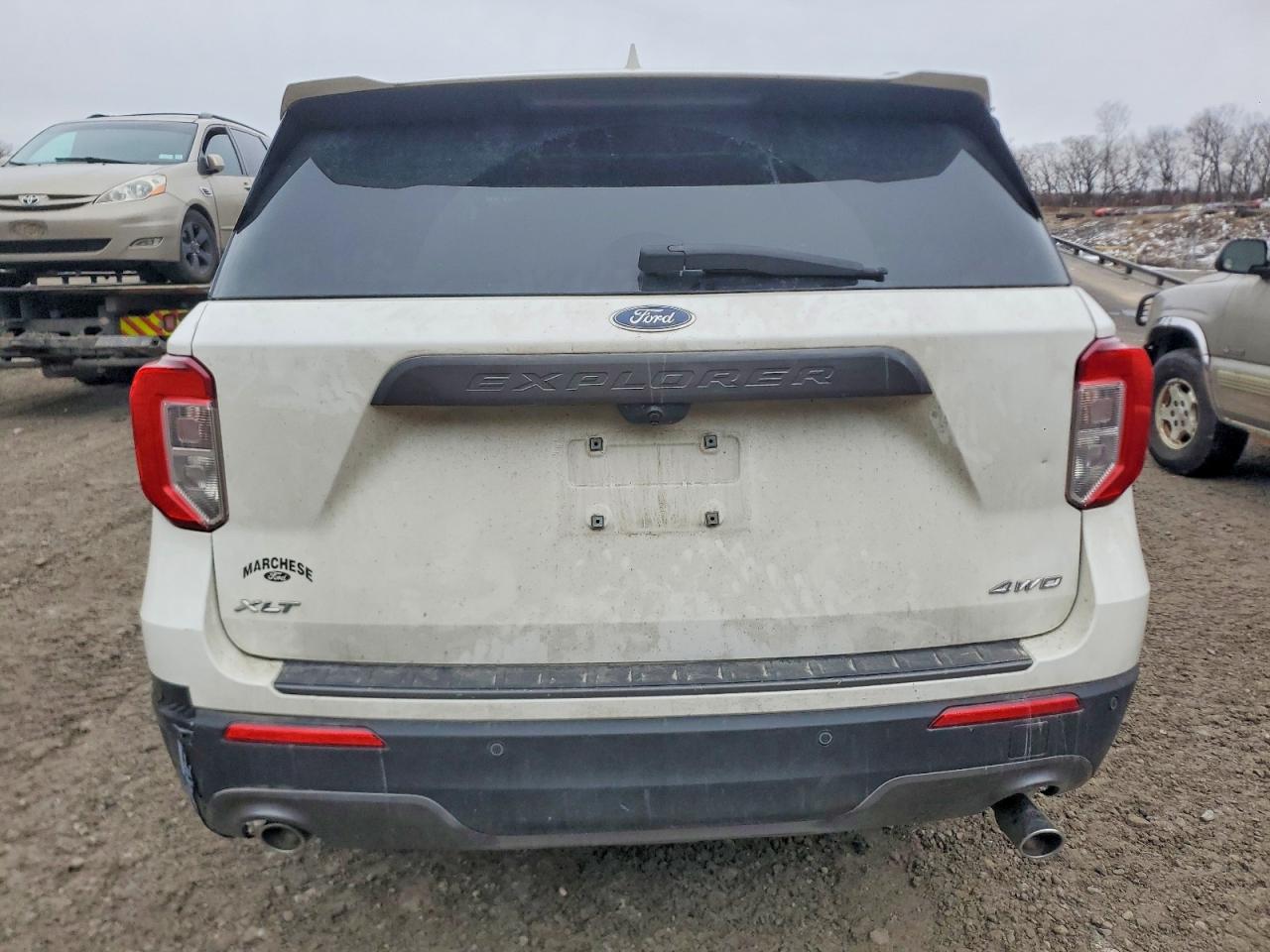 2021 FORD EXPLORER XLT photo 6