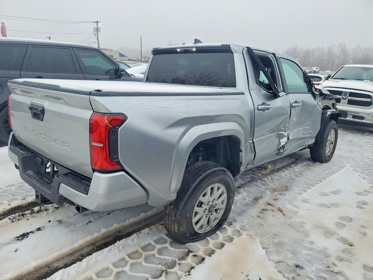 2025 TOYOTA TACOMA DOUBLE CAB photo 3