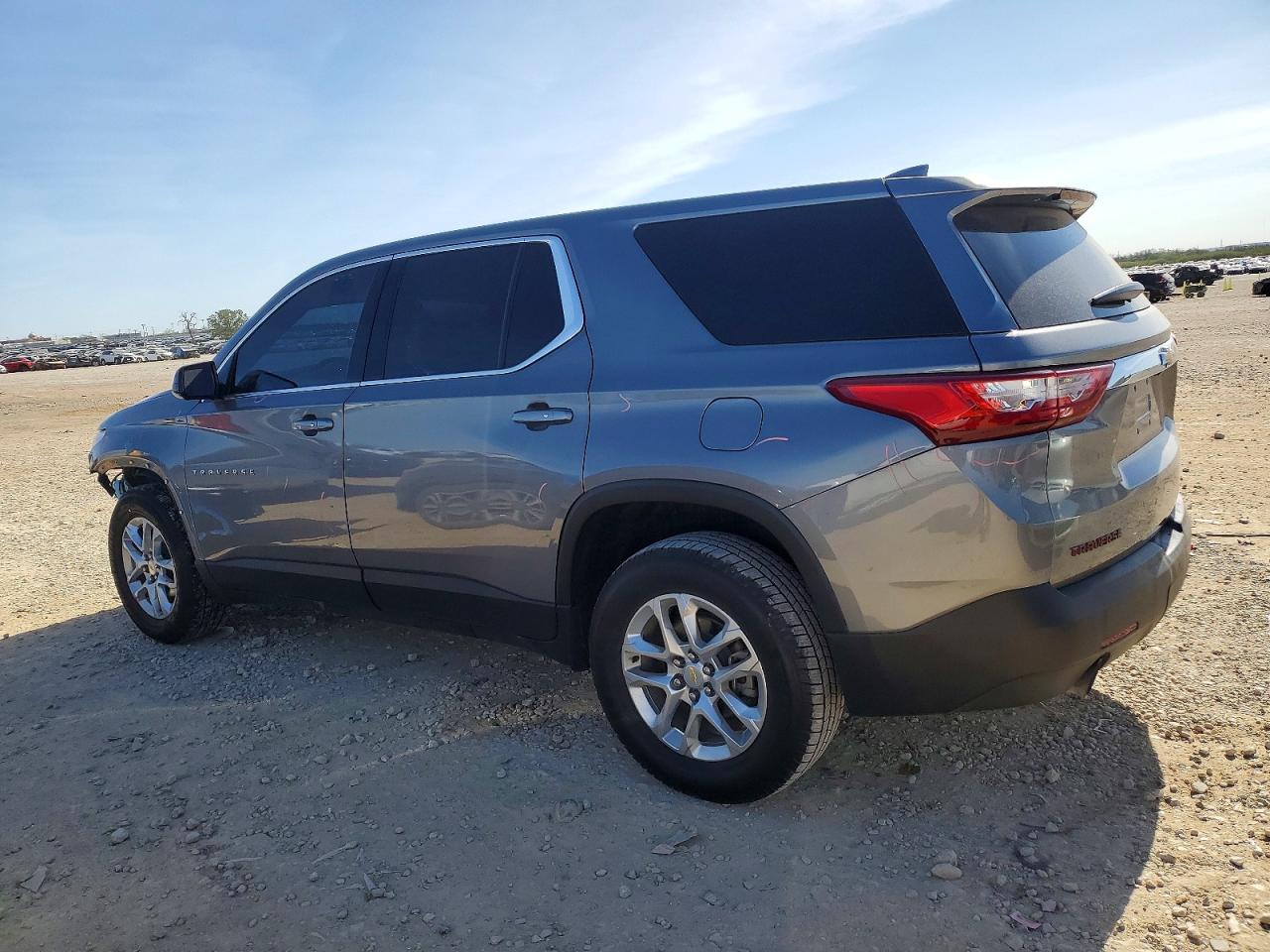 2020 CHEVROLET TRAVERSE LS photo 2