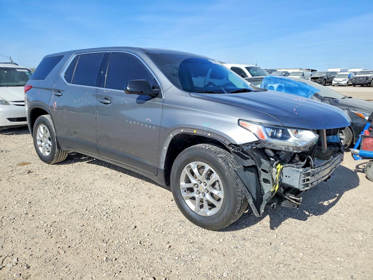 2020 CHEVROLET TRAVERSE LS photo 4